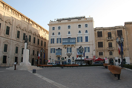 De Robertis forms part of the historic Hotel Castille and is the highest restaurant in Valletta