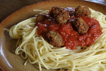 Get close over a plate of Italian pasta and meatballs at De Robertis in Valletta